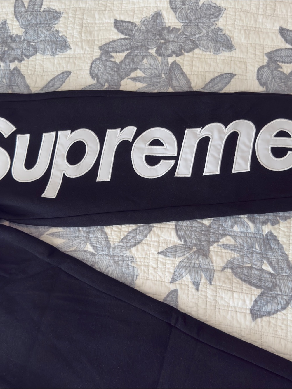 Supreme mens Black Sweatpants with White Vertical Logo - Picture 4 of 6